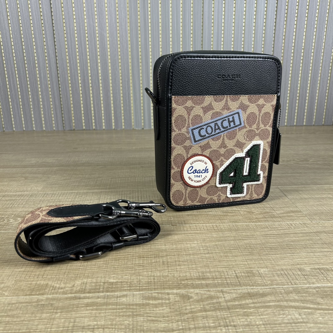 Coach 型号:CY894 CY895 蔻奥莱男包 标志sullivan斜挎包