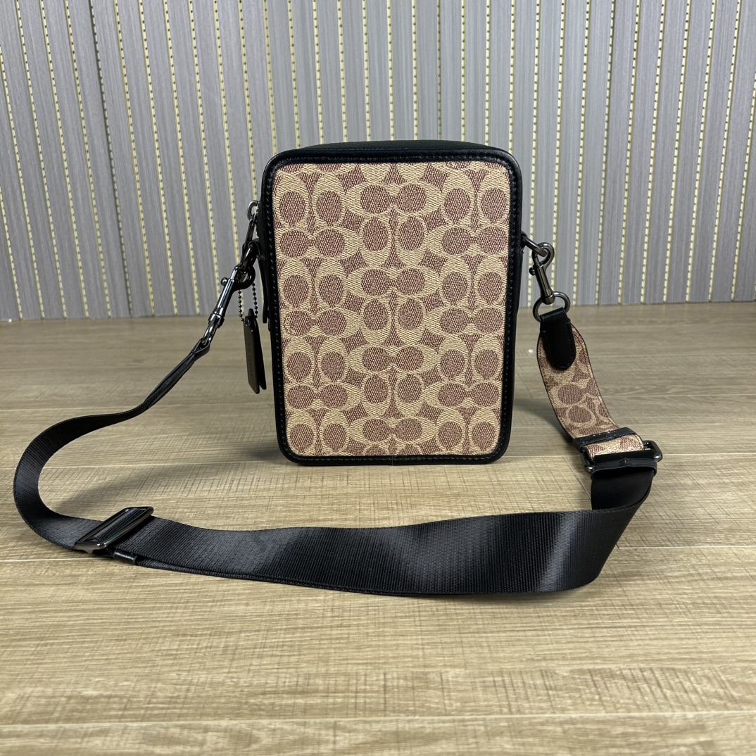 Coach 型号:CY894 CY895 蔻奥莱男包 标志sullivan斜挎包