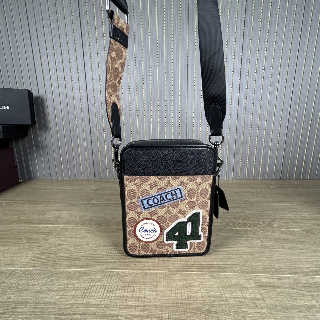 Coach 型号:CY894 CY895 蔻奥莱男包 标志sullivan斜挎包