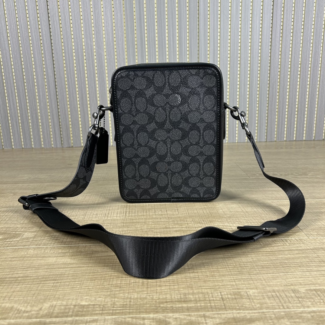 Coach 型号:CY894 CY895 蔻奥莱男包 标志sullivan斜挎包