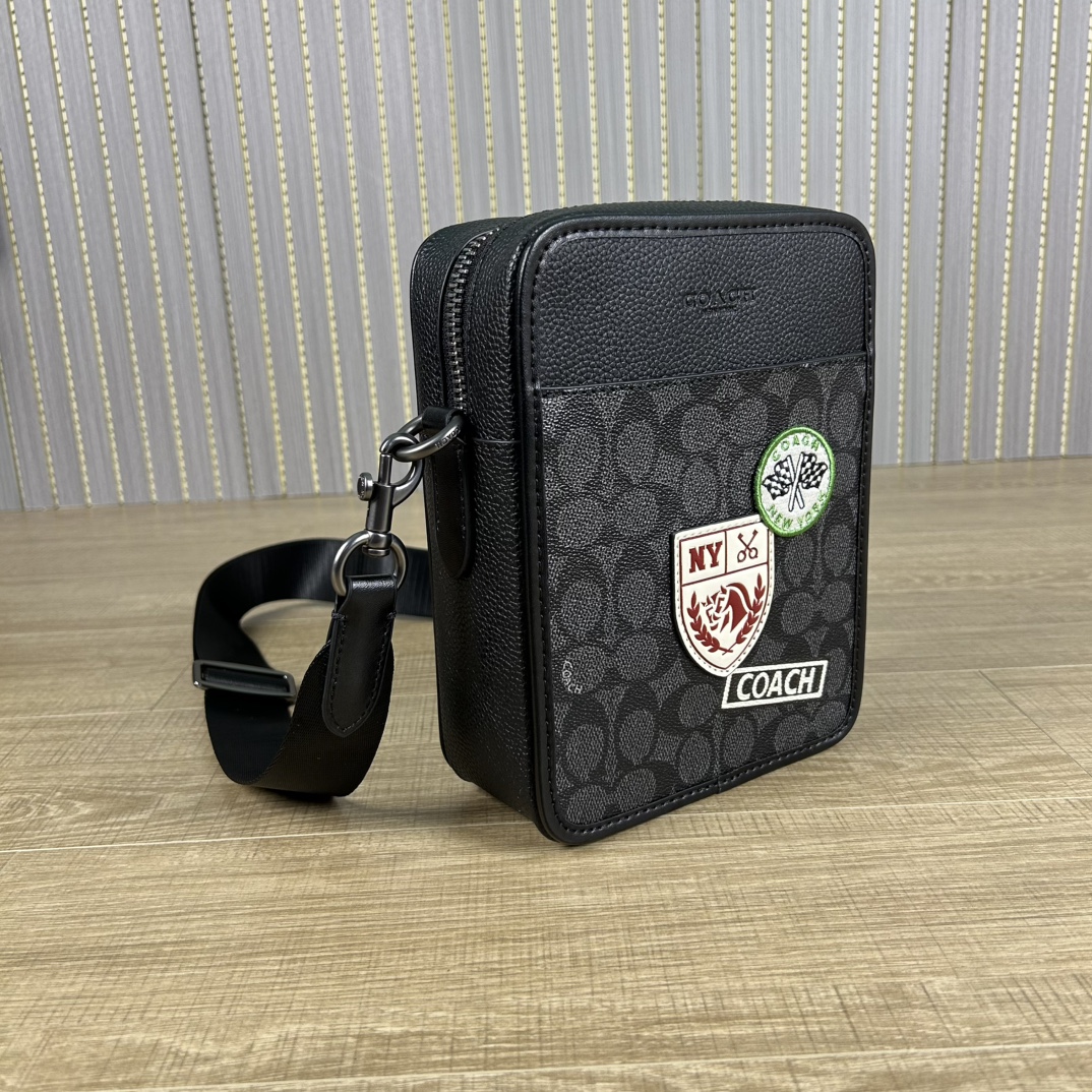 Coach 型号:CY894 CY895 蔻奥莱男包 标志sullivan斜挎包