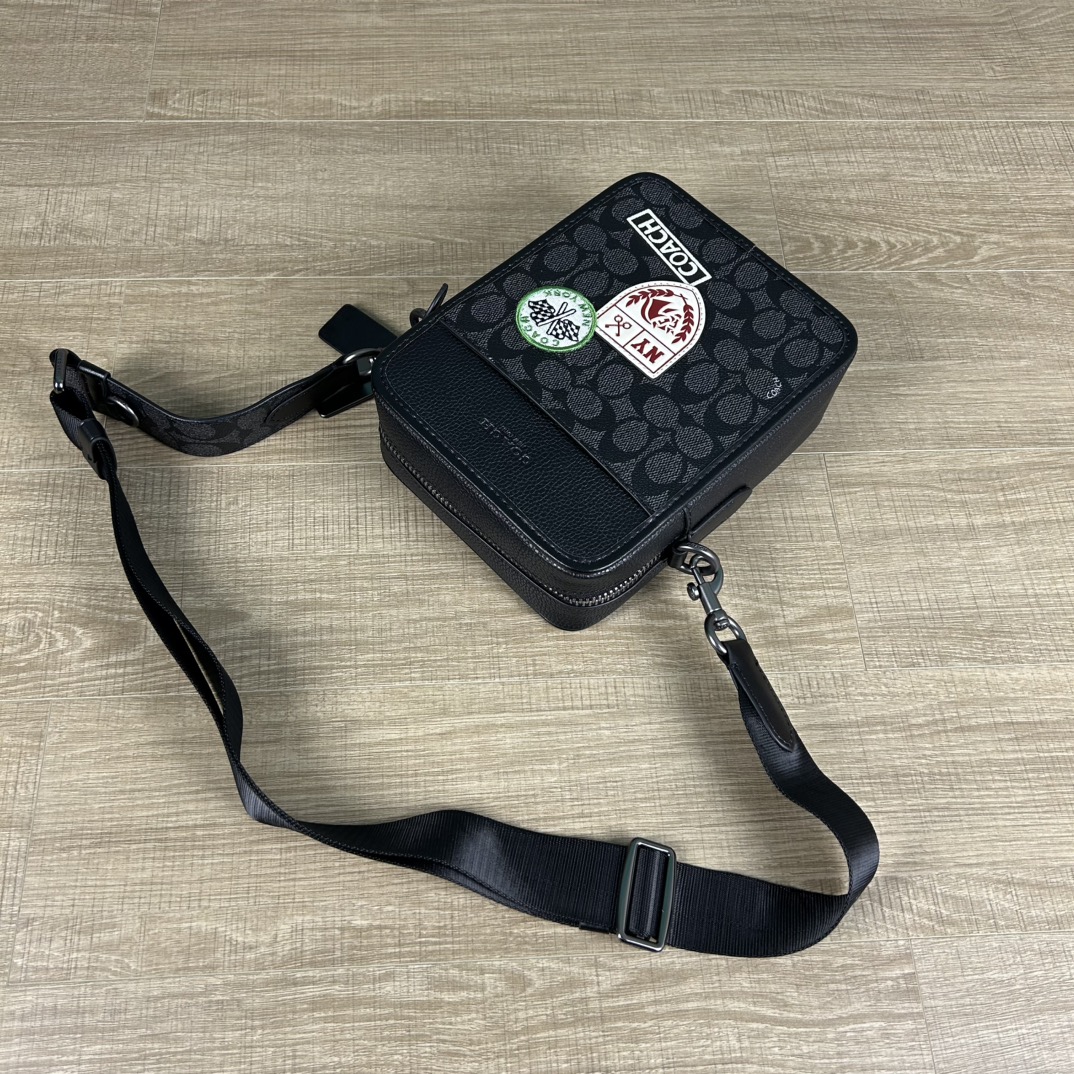 Coach 型号:CY894 CY895 蔻奥莱男包 标志sullivan斜挎包