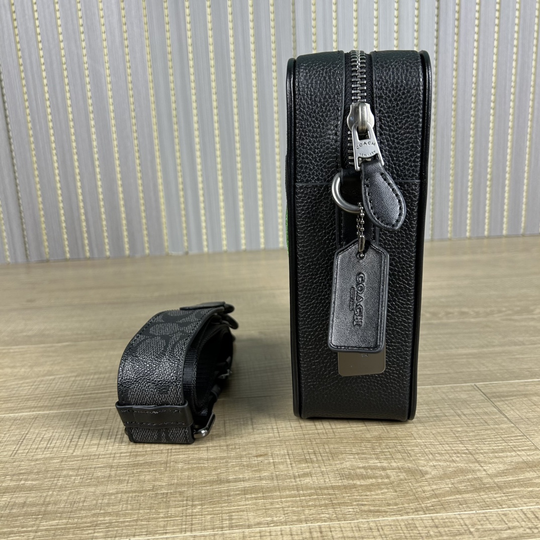 Coach 型号:CY894 CY895 蔻奥莱男包 标志sullivan斜挎包