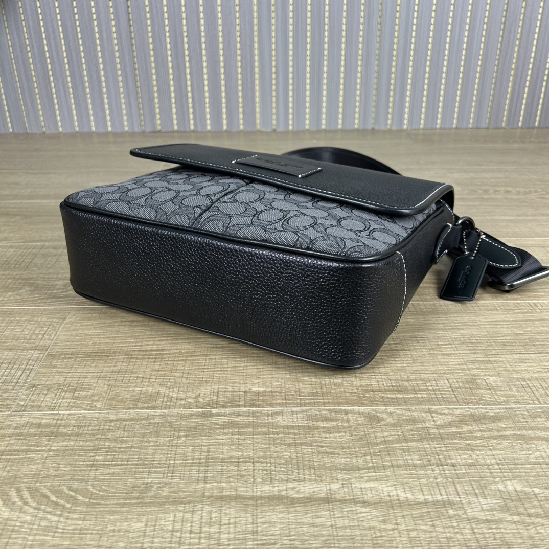 Coach 新款COACH/蔻驰CE534奥莱男包 标志SPRINT 25号地图包 牛皮革配织物