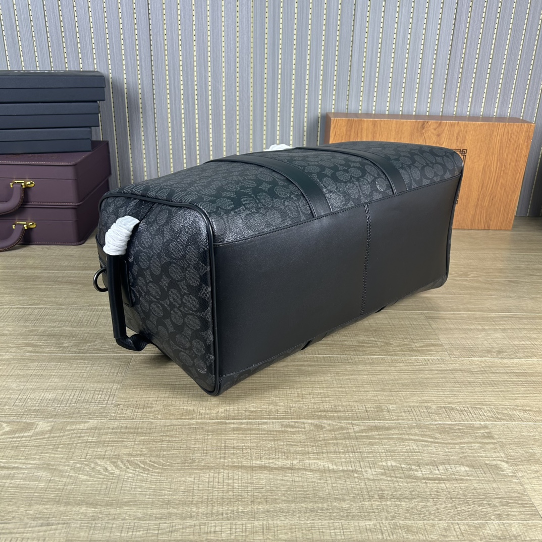 Coach CV958 最新老花 旅行包、内置隔层、长肩带可调节、可拆卸、单扣斜挎手提包、大容量旅游、出差、商务 登机包、品质 长45cmx高26cmx宽21