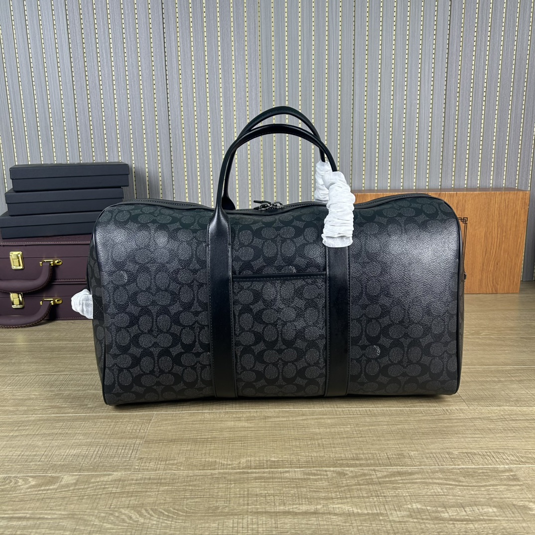Coach CV958 最新老花 旅行包、内置隔层、长肩带可调节、可拆卸、单扣斜挎手提包、大容量旅游、出差、商务 登机包、品质 长45cmx高26cmx宽21