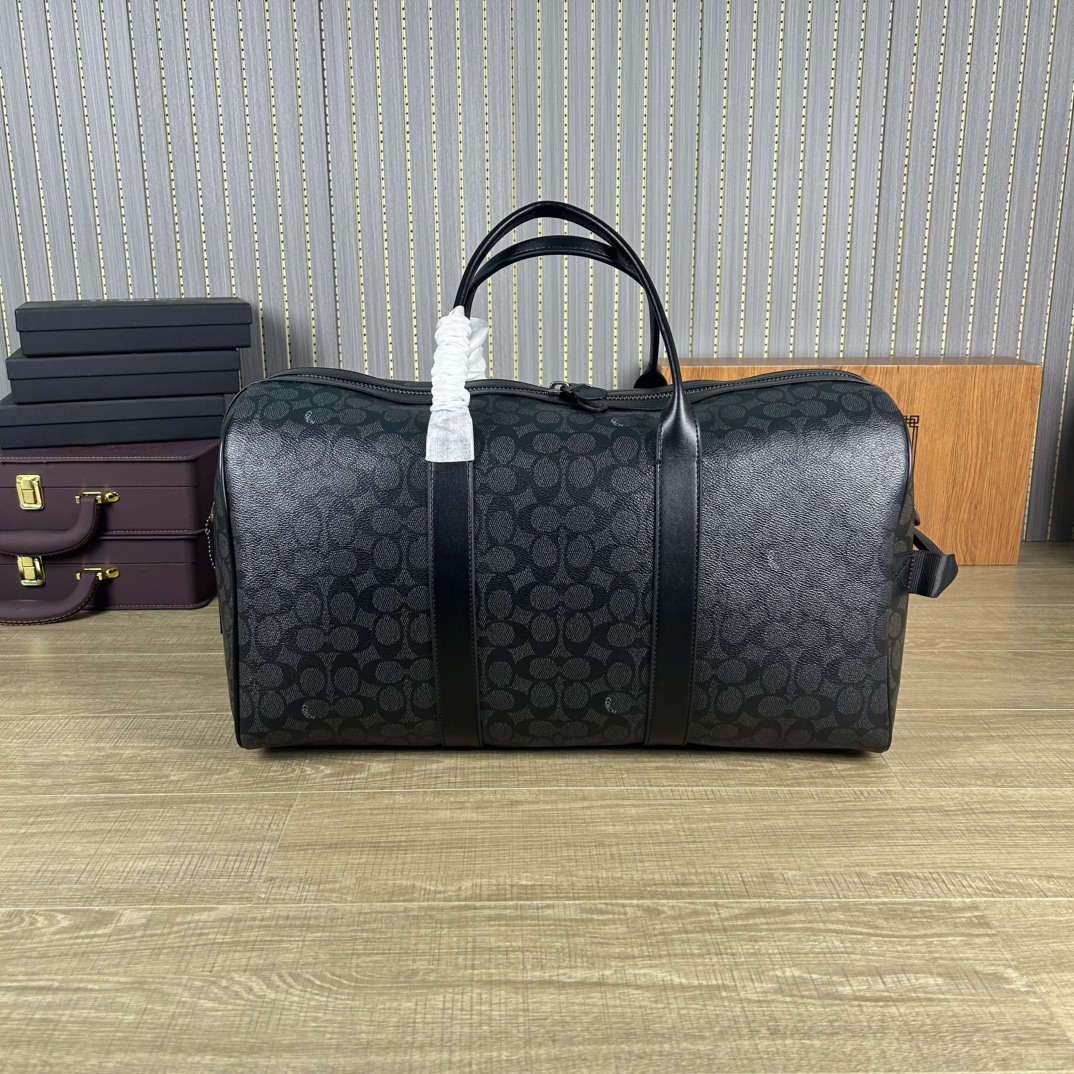 Coach CV958 最新老花 旅行包、内置隔层、长肩带可调节、可拆卸、单扣斜挎手提包、大容量旅游、出差、商务 登机包、品质 长45cmx高26cmx宽21