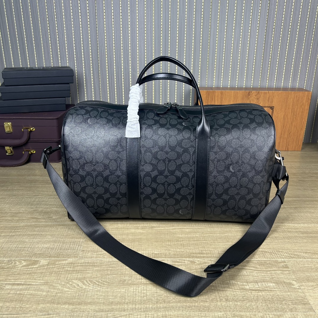 Coach CV958 最新老花 旅行包、内置隔层、长肩带可调节、可拆卸、单扣斜挎手提包、大容量旅游、出差、商务 登机包、品质 长45cmx高26cmx宽21