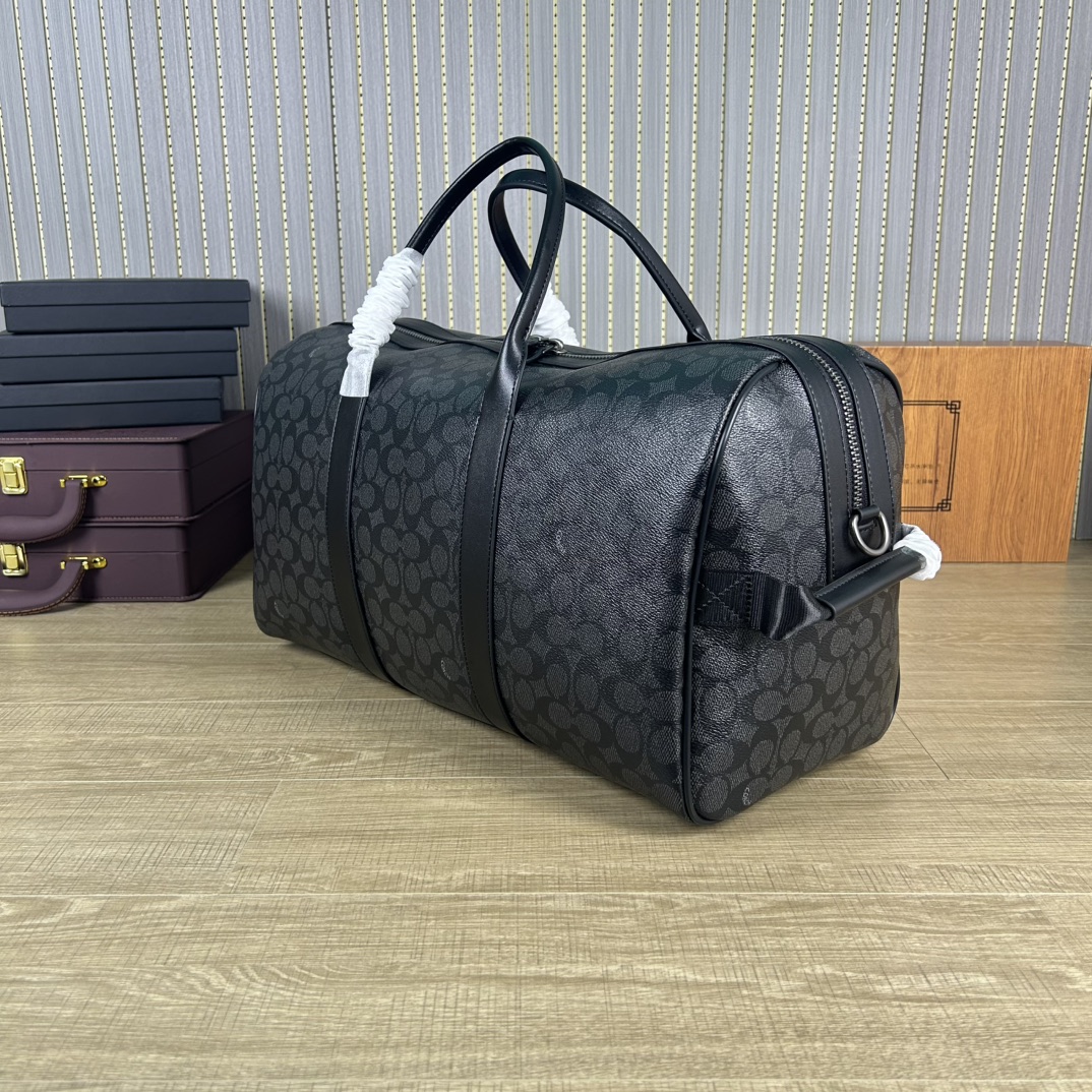 Coach CV958 最新老花 旅行包、内置隔层、长肩带可调节、可拆卸、单扣斜挎手提包、大容量旅游、出差、商务 登机包、品质 长45cmx高26cmx宽21