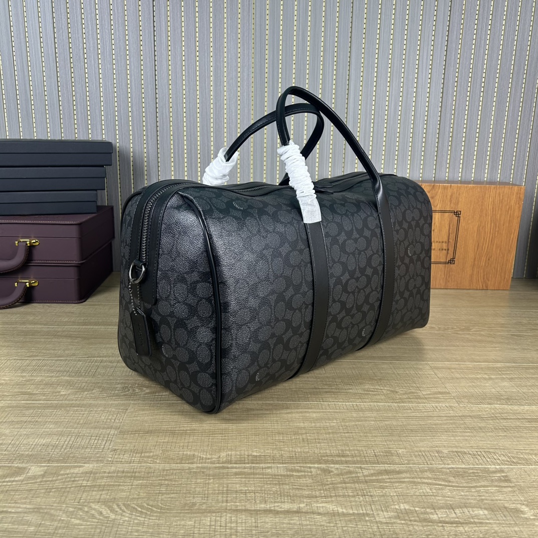 Coach CV958 最新老花 旅行包、内置隔层、长肩带可调节、可拆卸、单扣斜挎手提包、大容量旅游、出差、商务 登机包、品质 长45cmx高26cmx宽21