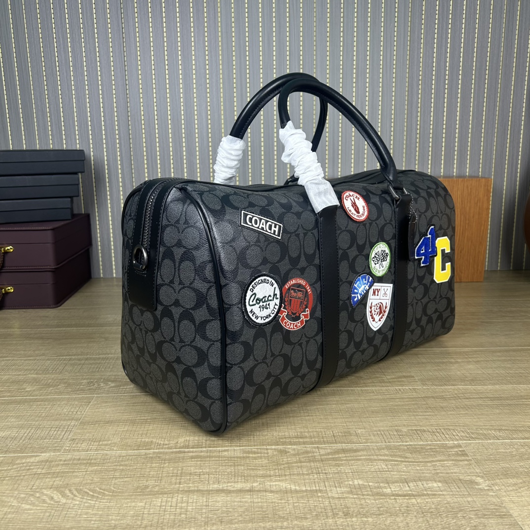 Coach CY829 最新老花 旅行包、内置隔层、长肩带可调节、可拆卸、单扣斜挎手提包、大容量旅游、出差、商务 登机包、品质 长45cmx高26cmx宽21