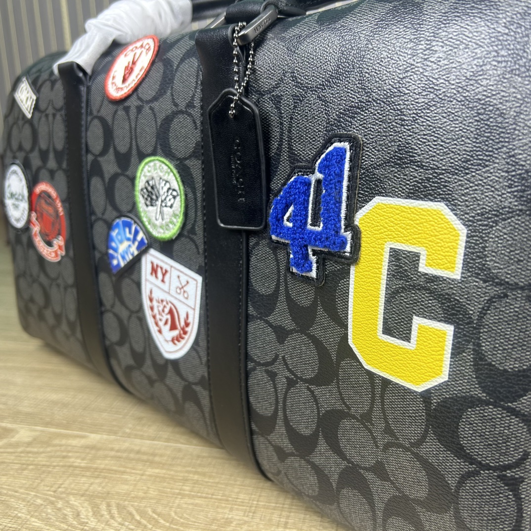 Coach CY829 最新老花 旅行包、内置隔层、长肩带可调节、可拆卸、单扣斜挎手提包、大容量旅游、出差、商务 登机包、品质 长45cmx高26cmx宽21