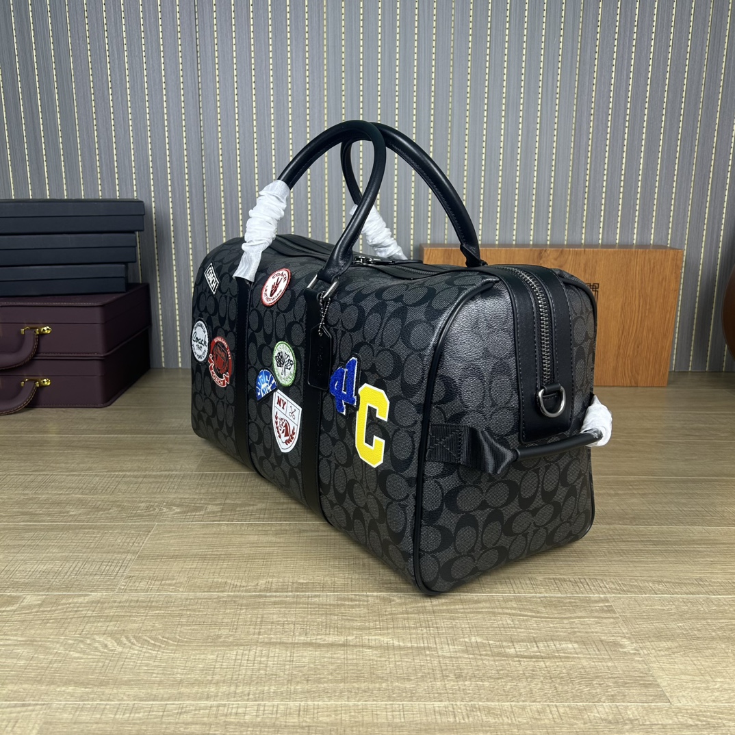 Coach CY829 最新老花 旅行包、内置隔层、长肩带可调节、可拆卸、单扣斜挎手提包、大容量旅游、出差、商务 登机包、品质 长45cmx高26cmx宽21