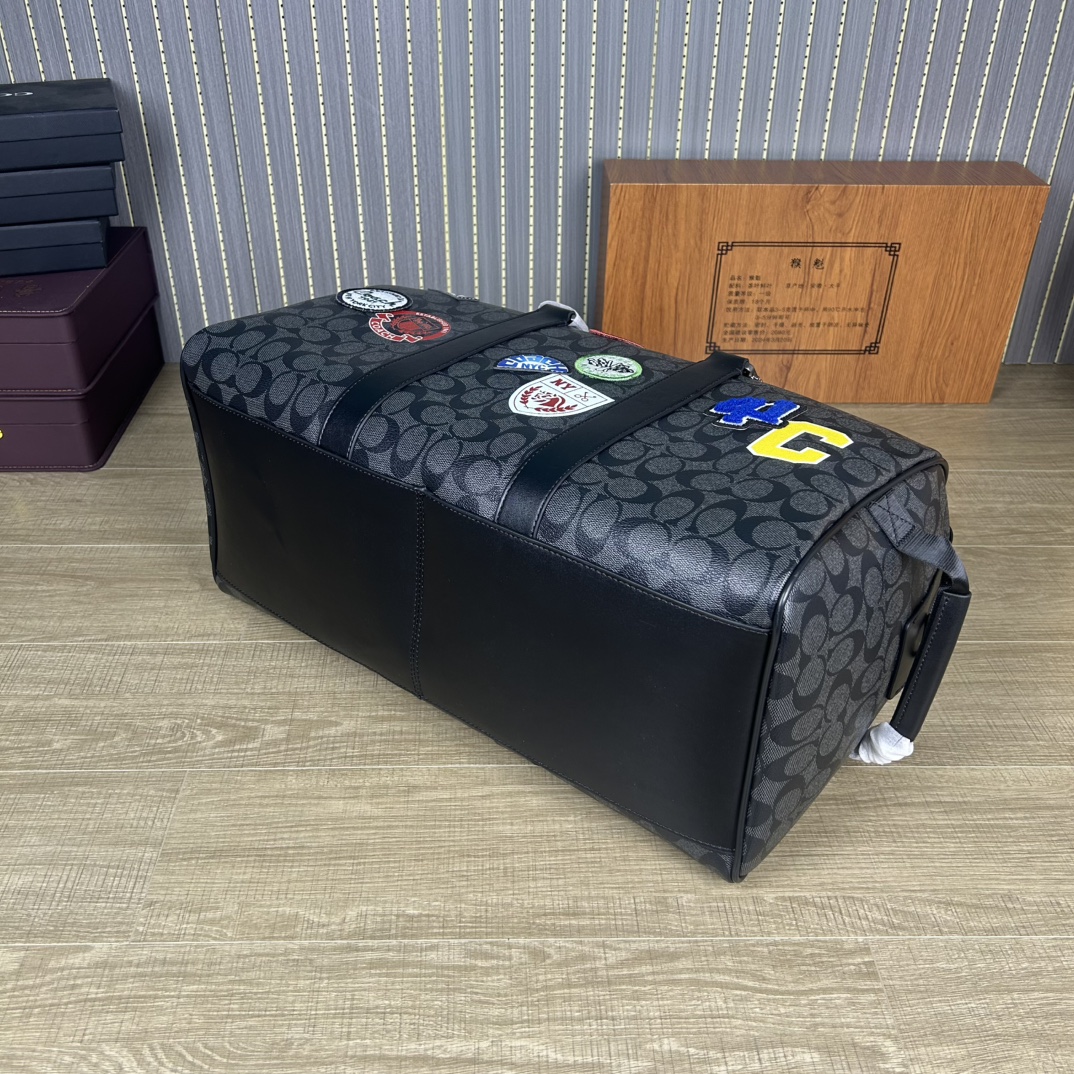 Coach CY829 最新老花 旅行包、内置隔层、长肩带可调节、可拆卸、单扣斜挎手提包、大容量旅游、出差、商务 登机包、品质 长45cmx高26cmx宽21