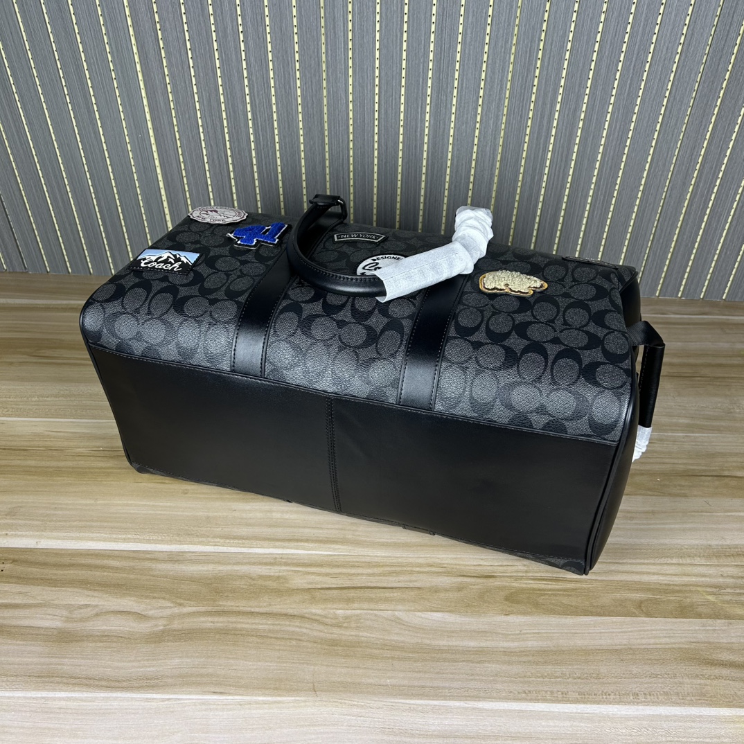 Coach CE553 最新老花 旅行包、内置隔层、长肩带可调节、可拆卸、单扣斜挎手提包、大容量旅游、出差、商务 登机包、品质 长45cmx高26cmx宽21