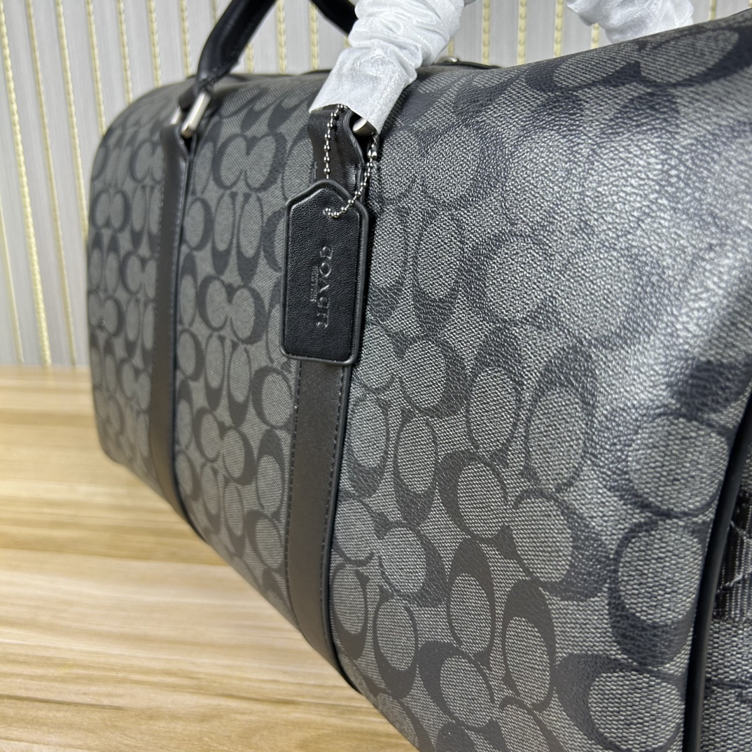 Coach C5305 最新老花 旅行包、内置隔层、长肩带可调节、可拆卸、单扣斜挎手提包、大容量旅游、出差、商务 登机包、品质 长45cmx高26cmx宽21