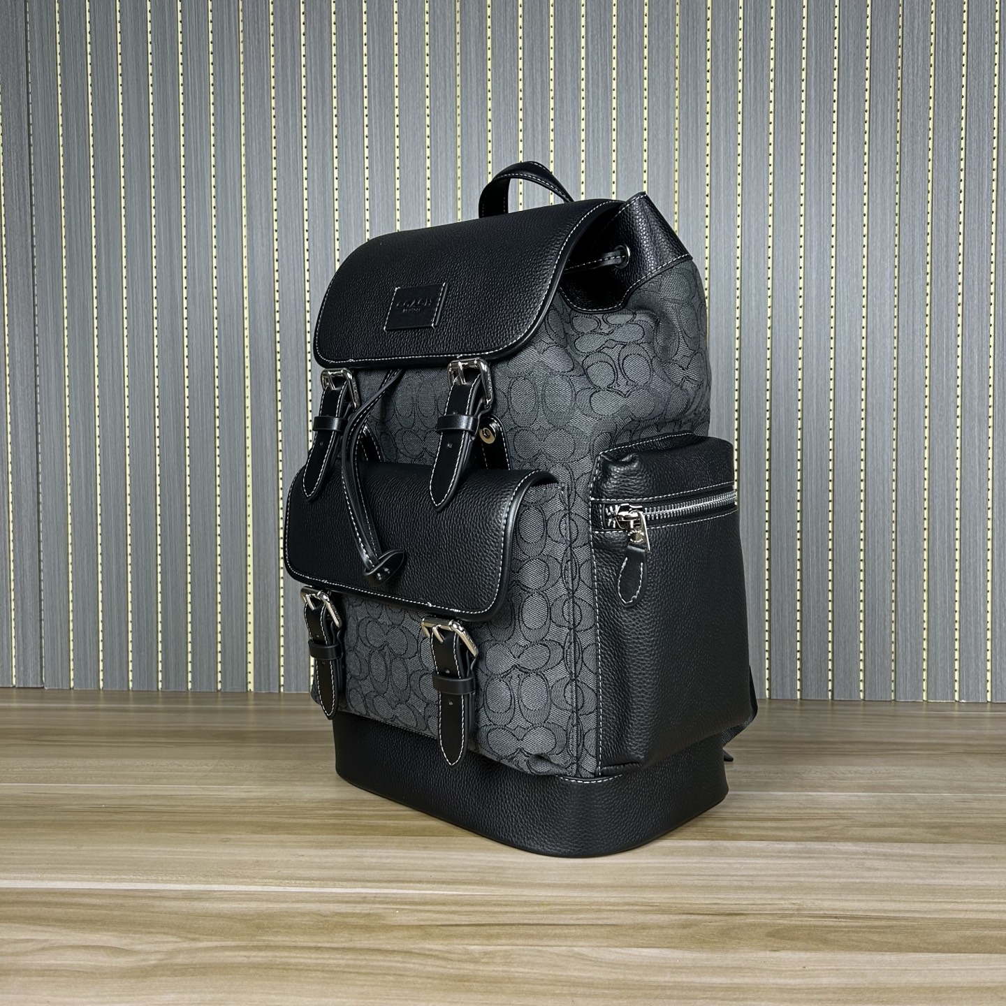 Coach COA*H 蔻家 背包4月新品CE523 Sprint 标志此款包采用的是牛皮革配织物内置拉链袋手机袋多功能袋内置数码产品袋拉绳和快速扣开合 织物衬里垂直长度8