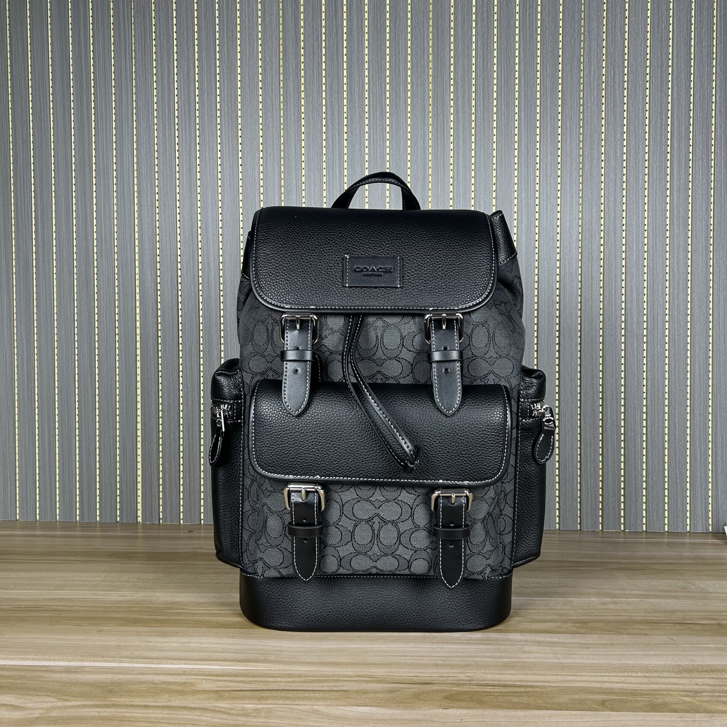 Coach COA*H 蔻家 背包4月新品CE523 Sprint 标志此款包采用的是牛皮革配织物内置拉链袋手机袋多功能袋内置数码产品袋拉绳和快速扣开合 织物衬里垂直长度8