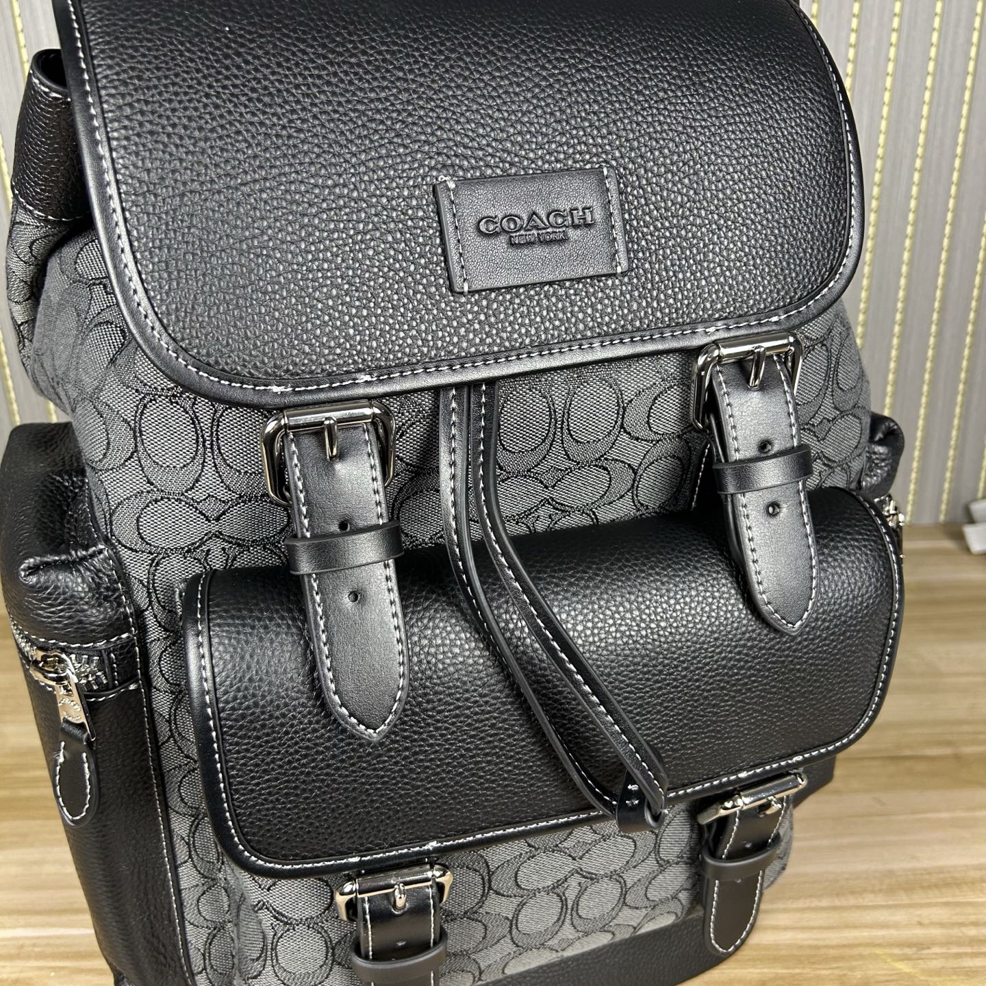 Coach COA*H 蔻家 背包4月新品CE523 Sprint 标志此款包采用的是牛皮革配织物内置拉链袋手机袋多功能袋内置数码产品袋拉绳和快速扣开合 织物衬里垂直长度8