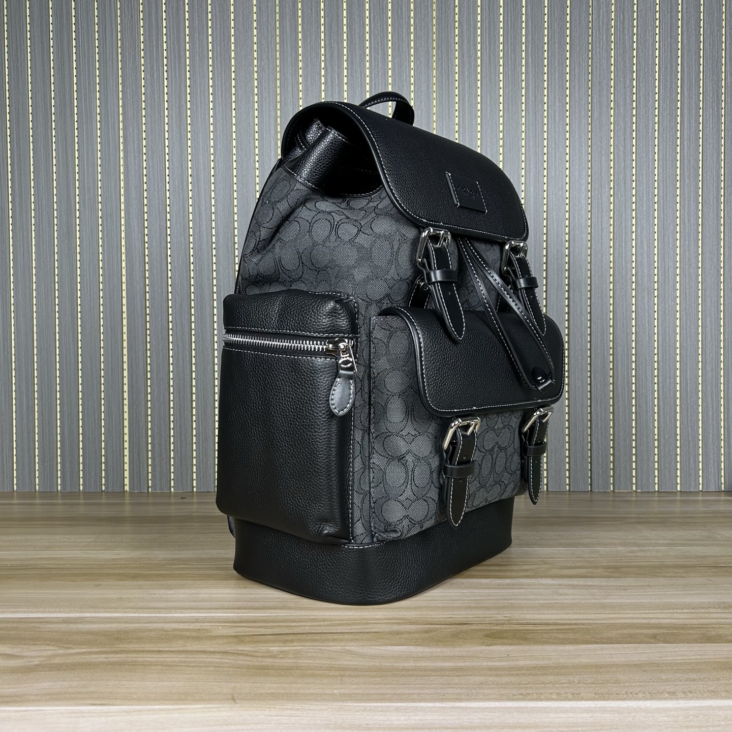 Coach COA*H 蔻家 背包4月新品CE523 Sprint 标志此款包采用的是牛皮革配织物内置拉链袋手机袋多功能袋内置数码产品袋拉绳和快速扣开合 织物衬里垂直长度8