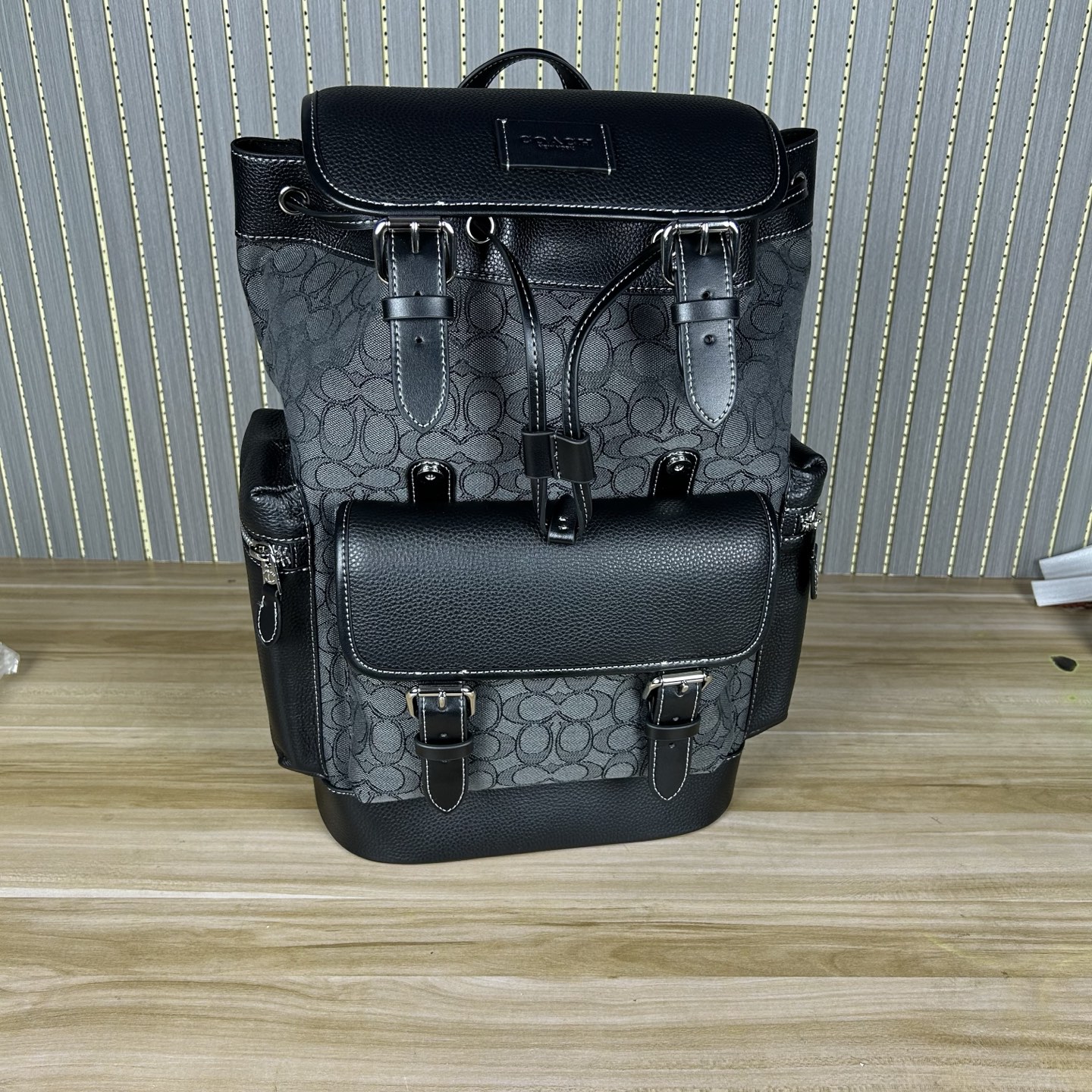 Coach COA*H 蔻家 背包4月新品CE523 Sprint 标志此款包采用的是牛皮革配织物内置拉链袋手机袋多功能袋内置数码产品袋拉绳和快速扣开合 织物衬里垂直长度8