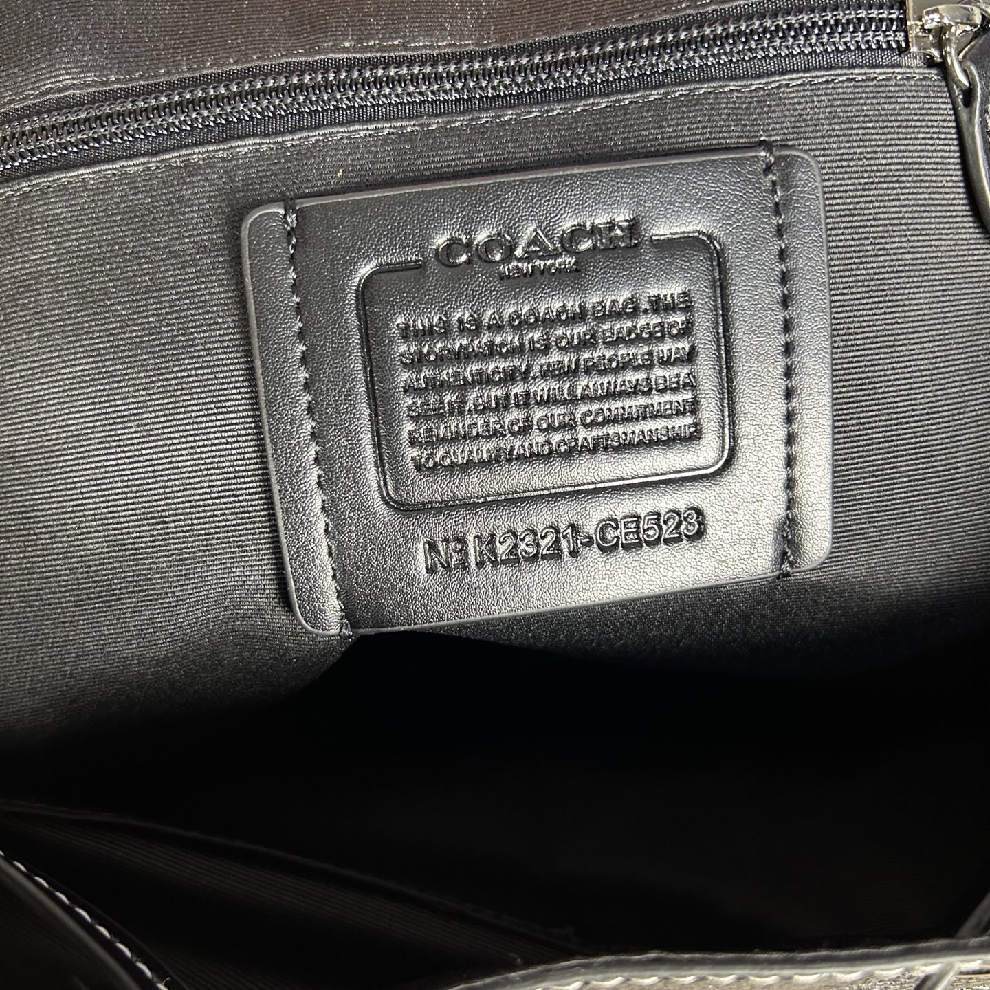 Coach COA*H 蔻家 背包4月新品CE523 Sprint 标志此款包采用的是牛皮革配织物内置拉链袋手机袋多功能袋内置数码产品袋拉绳和快速扣开合 织物衬里垂直长度8