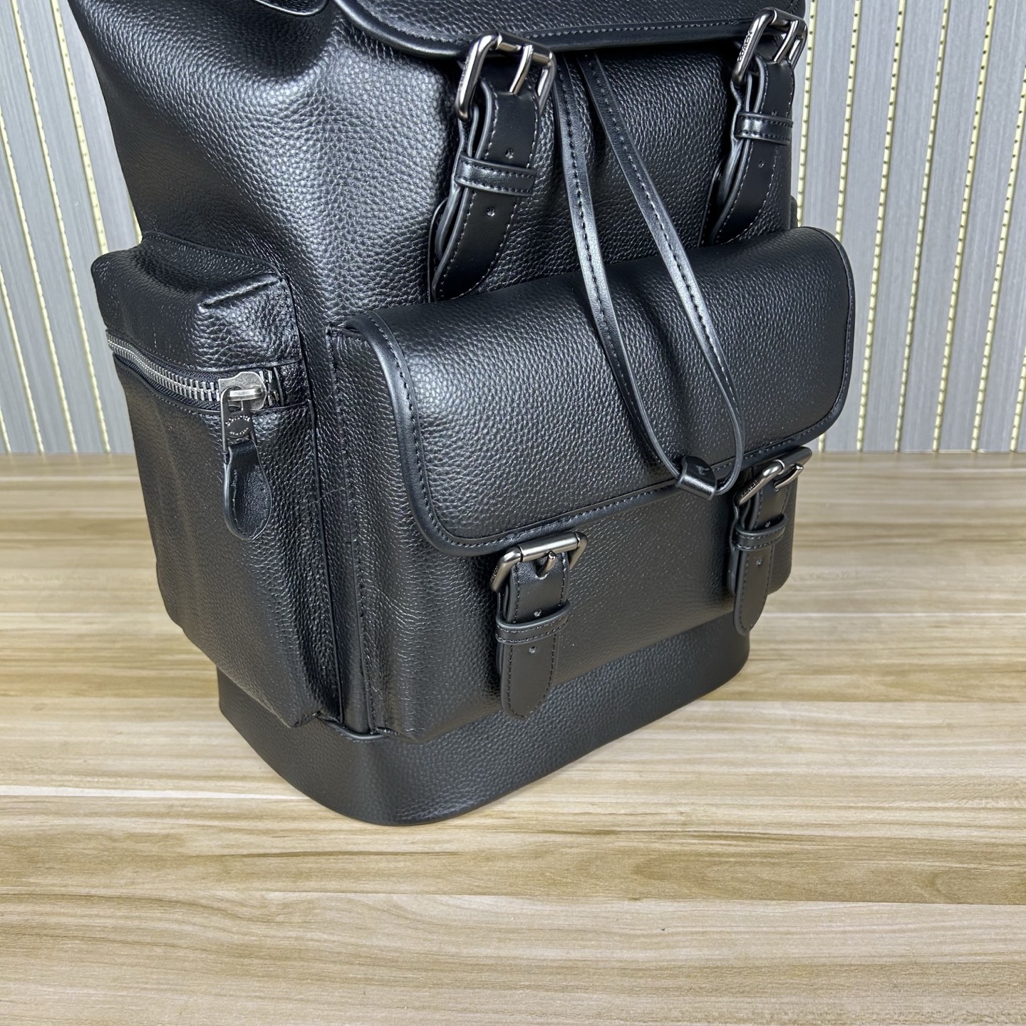 Coach COA*H 蔻家 背包4月新品CT015 Sprint 标志此款包采用的是牛皮革配织物内置拉链袋手机袋多功能袋内置数码产品袋拉绳和快速扣开合 织物衬里垂直长度8