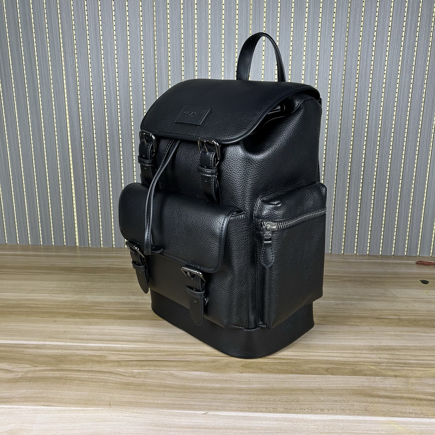Coach COA*H 蔻家 背包4月新品CT015 Sprint 标志此款包采用的是牛皮革配织物内置拉链袋手机袋多功能袋内置数码产品袋拉绳和快速扣开合 织物衬里垂直长度8