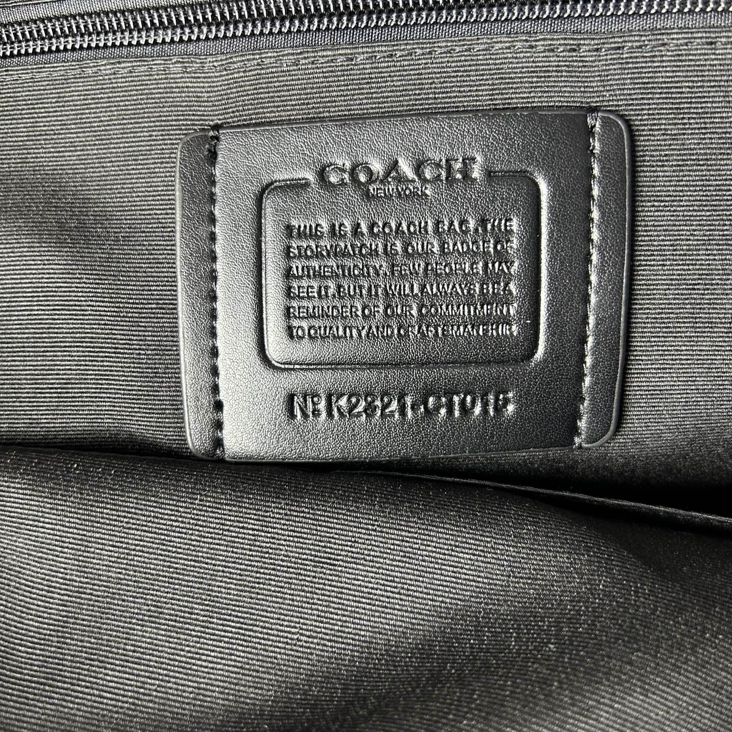 Coach COA*H 蔻家 背包4月新品CT015 Sprint 标志此款包采用的是牛皮革配织物内置拉链袋手机袋多功能袋内置数码产品袋拉绳和快速扣开合 织物衬里垂直长度8
