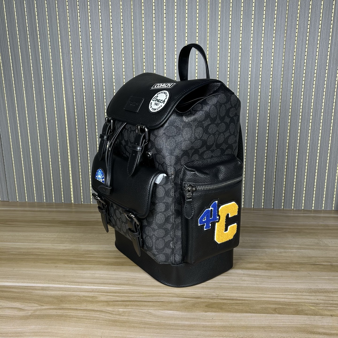 Coach COA*H 蔻家 背包4月新品CY818 Sprint 标志此款包采用的是牛皮革配织物内置拉链袋手机袋多功能袋内置数码产品袋拉绳和快速扣开合 织物衬里垂直长度8