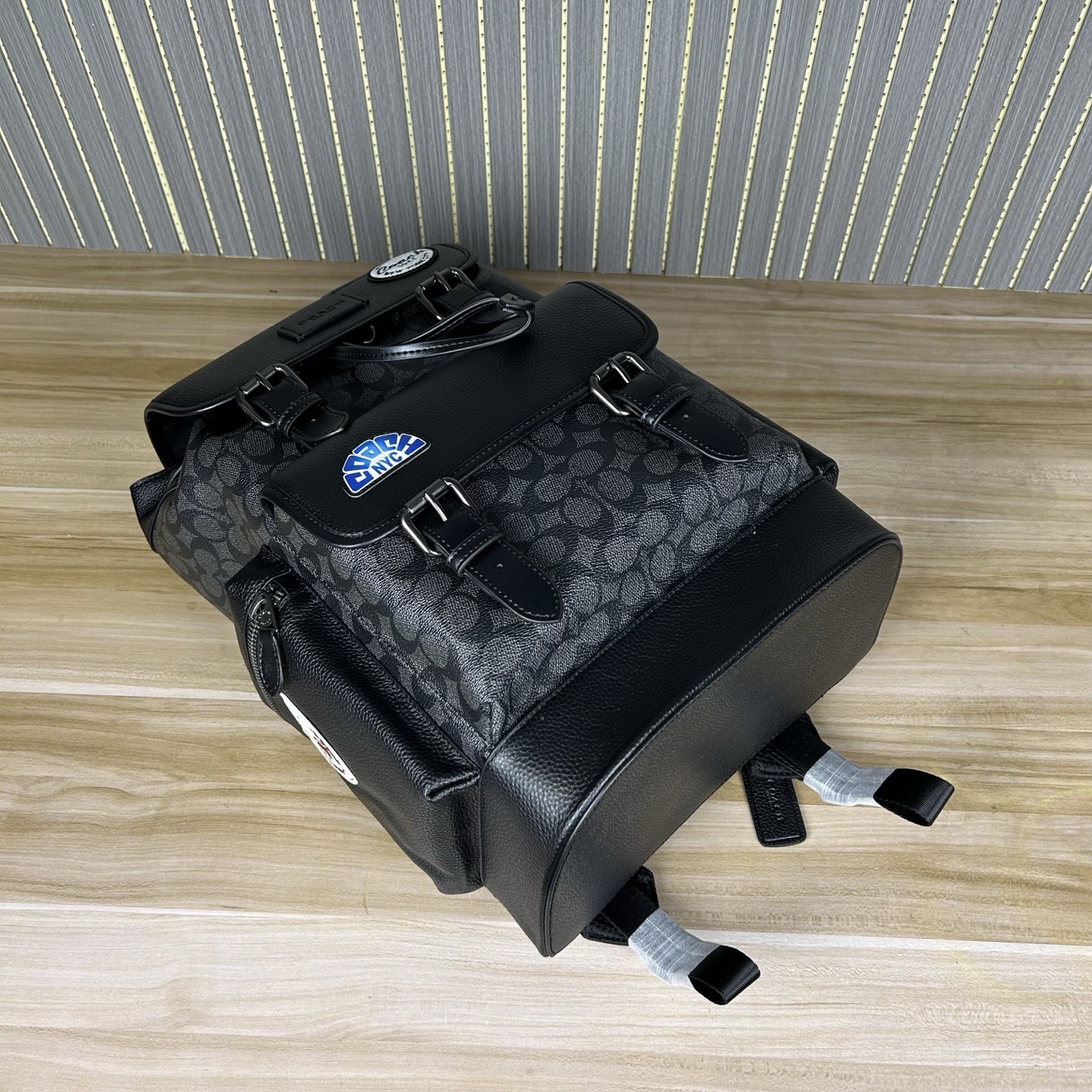 Coach COA*H 蔻家 背包4月新品CY818 Sprint 标志此款包采用的是牛皮革配织物内置拉链袋手机袋多功能袋内置数码产品袋拉绳和快速扣开合 织物衬里垂直长度8