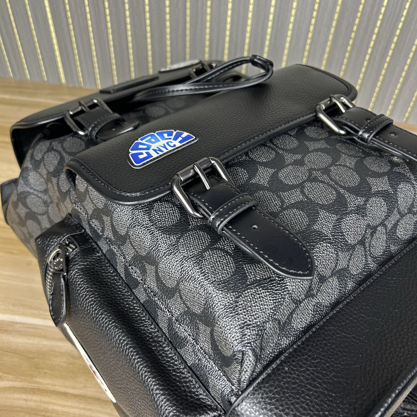 Coach COA*H 蔻家 背包4月新品CY818 Sprint 标志此款包采用的是牛皮革配织物内置拉链袋手机袋多功能袋内置数码产品袋拉绳和快速扣开合 织物衬里垂直长度8