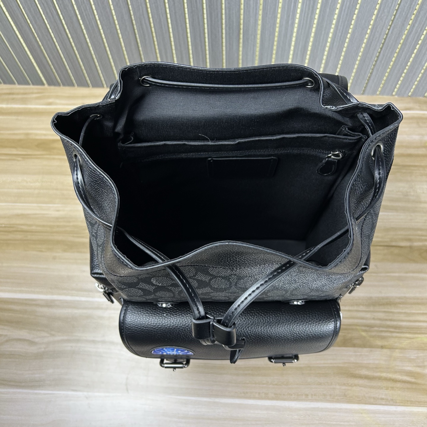 Coach COA*H 蔻家 背包4月新品CY818 Sprint 标志此款包采用的是牛皮革配织物内置拉链袋手机袋多功能袋内置数码产品袋拉绳和快速扣开合 织物衬里垂直长度8