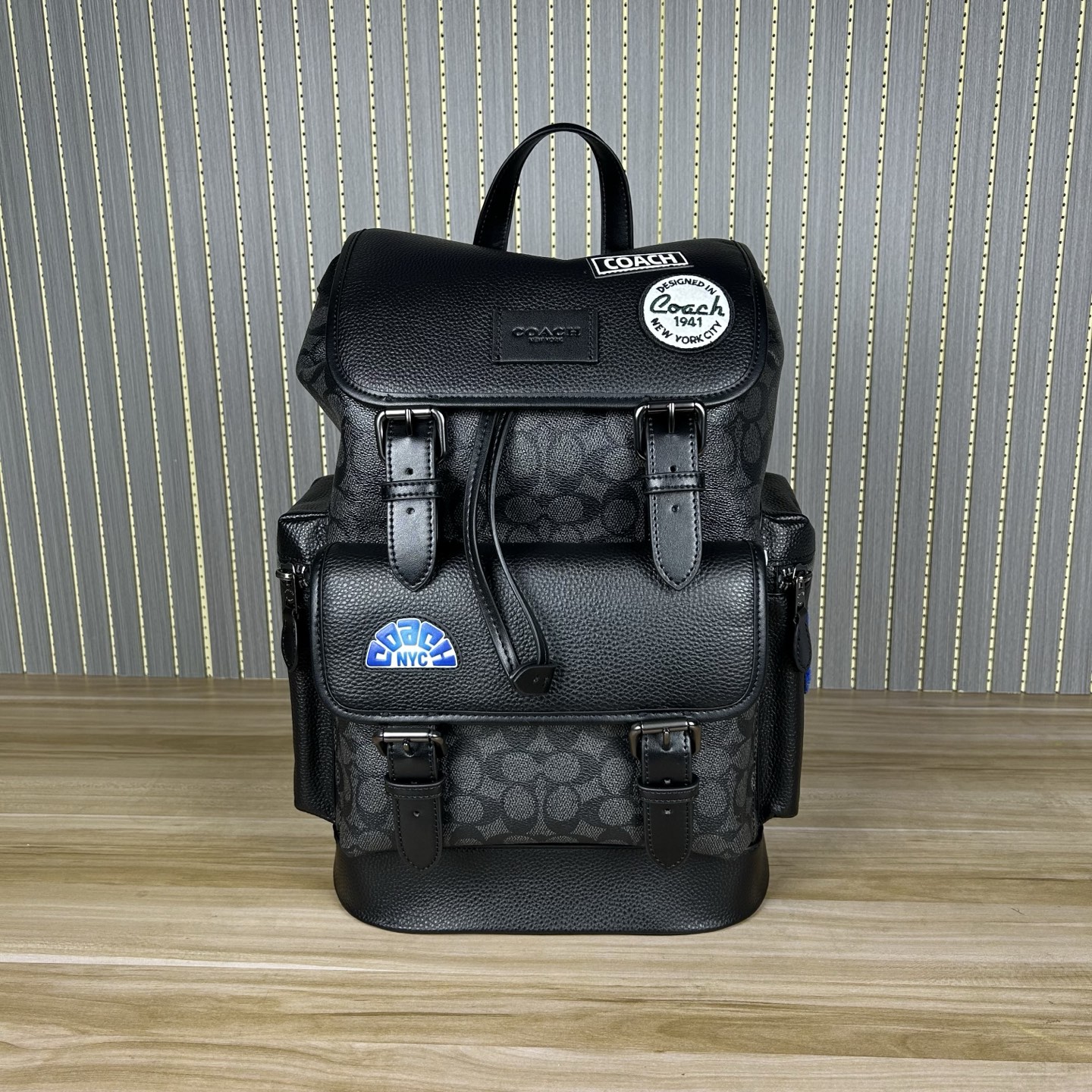 Coach COA*H 蔻家 背包4月新品CY818 Sprint 标志此款包采用的是牛皮革配织物内置拉链袋手机袋多功能袋内置数码产品袋拉绳和快速扣开合 织物衬里垂直长度8