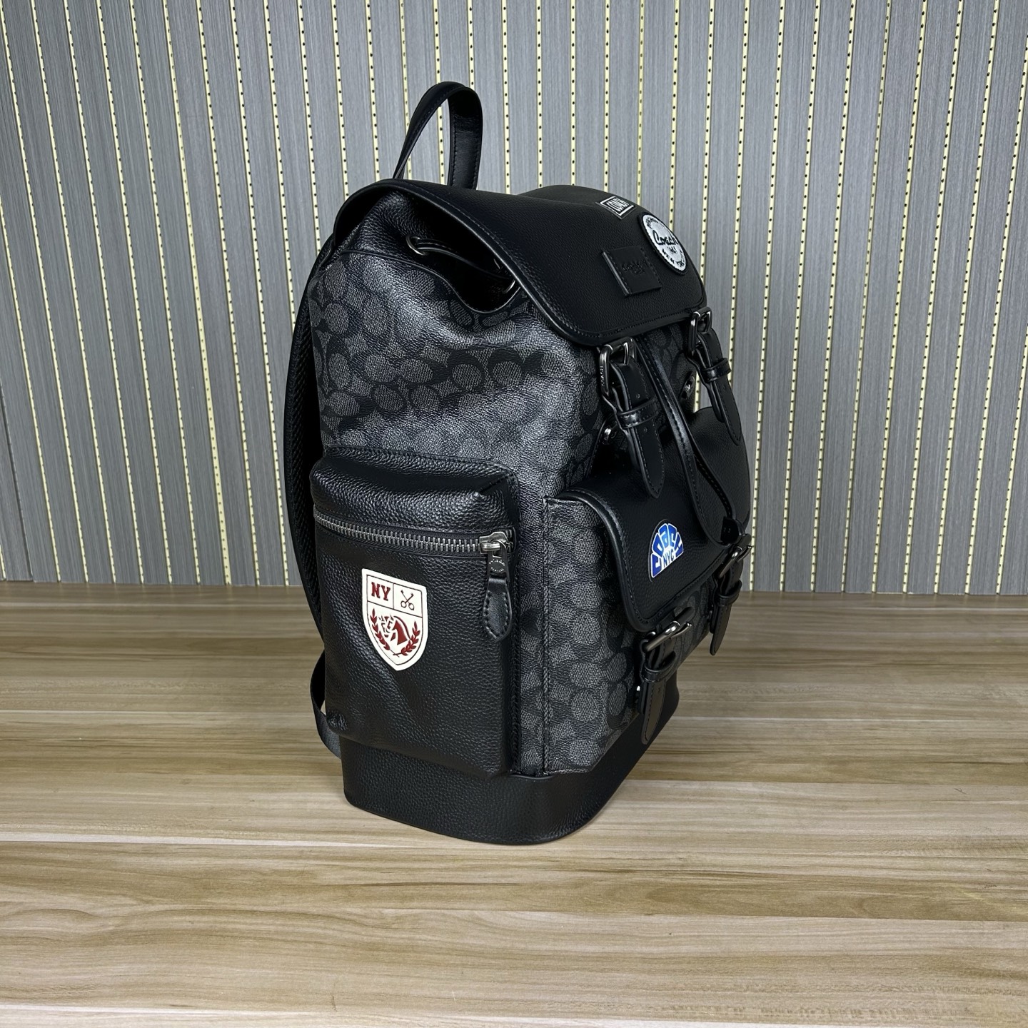 Coach COA*H 蔻家 背包4月新品CY818 Sprint 标志此款包采用的是牛皮革配织物内置拉链袋手机袋多功能袋内置数码产品袋拉绳和快速扣开合 织物衬里垂直长度8
