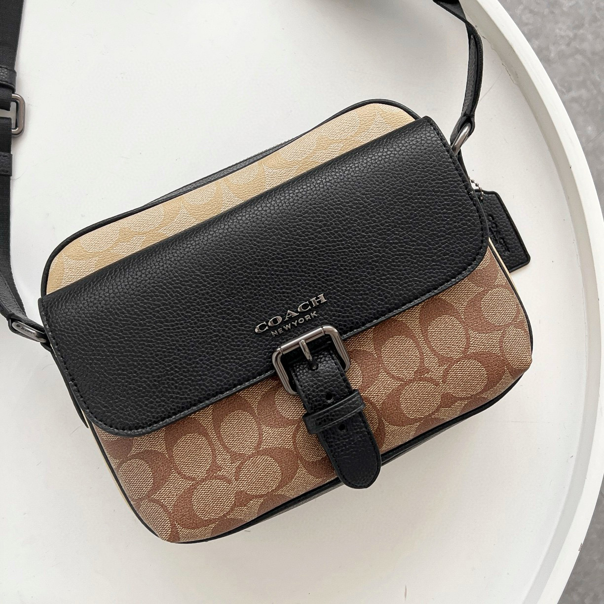 Coach C家 C6080男士单肩斜跨包休闲百搭拉链邮差包相机包 帆布，涂层搭配鹅卵石颗粒头层牛皮 尺寸22.17.6cm