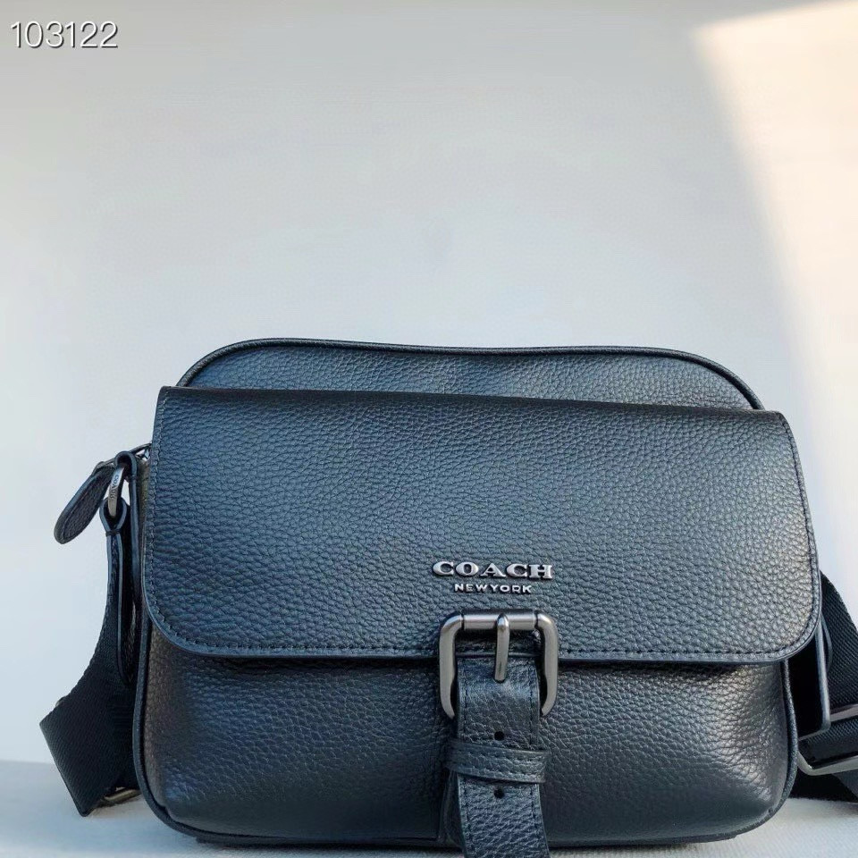 Coach 款号： C5399 Coach Hudson 系列 男士斜挎包 简洁包身 多口袋的功能设计