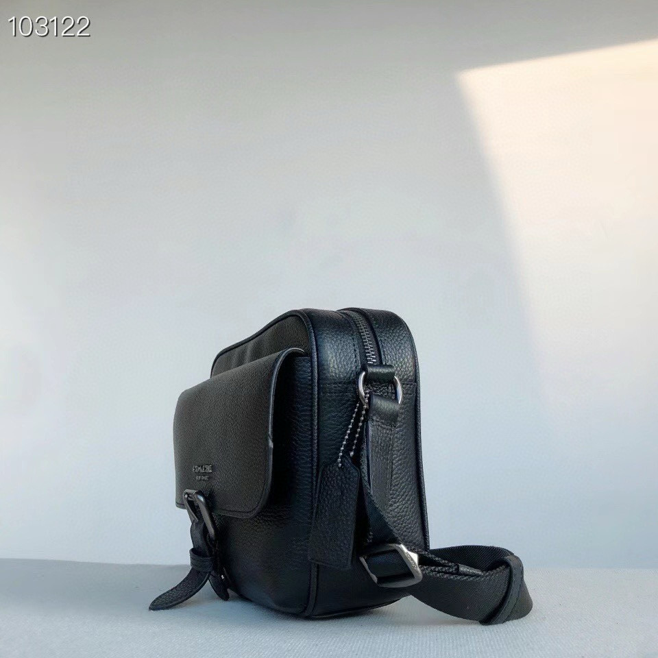 Coach 款号： C5399 Coach Hudson 系列 男士斜挎包 简洁包身 多口袋的功能设计