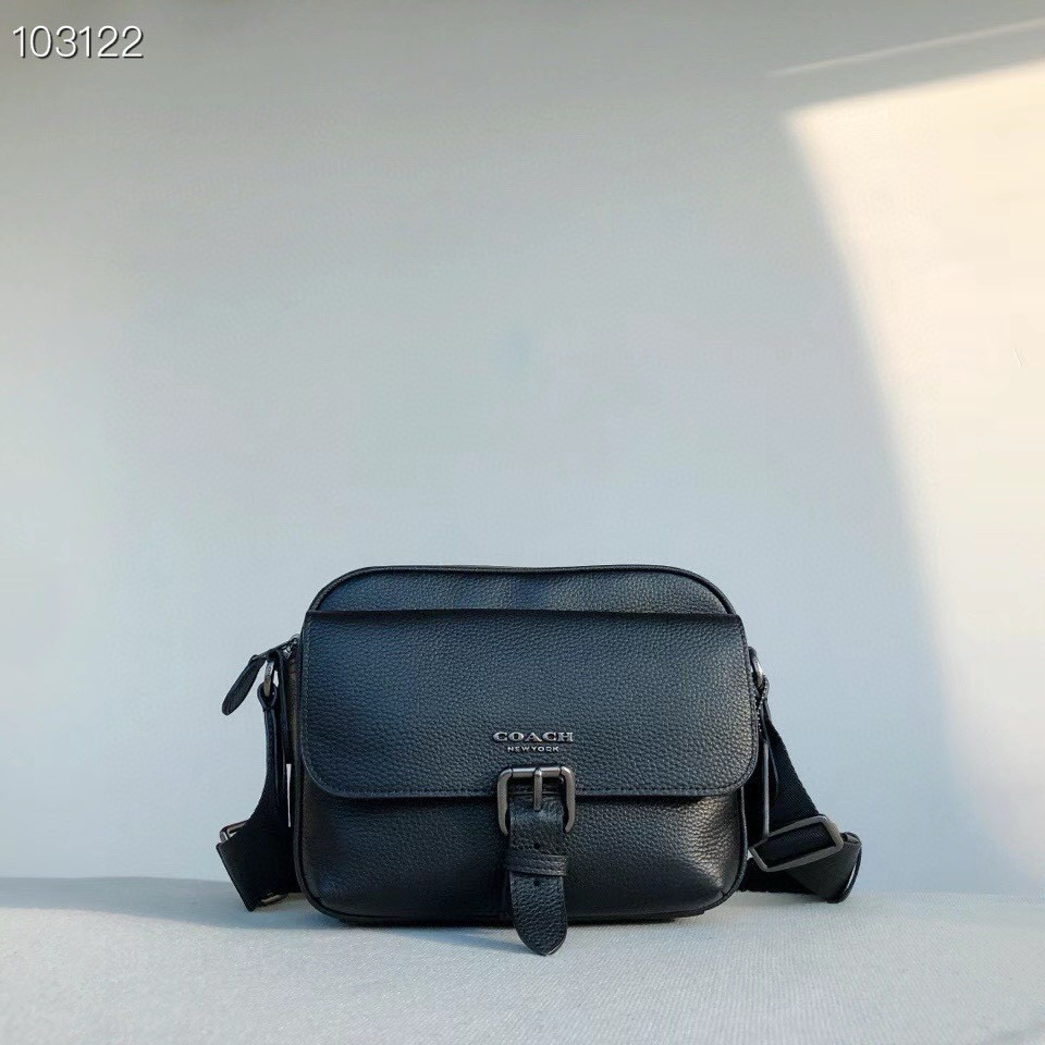 Coach 款号： C5399 Coach Hudson 系列 男士斜挎包 简洁包身 多口袋的功能设计