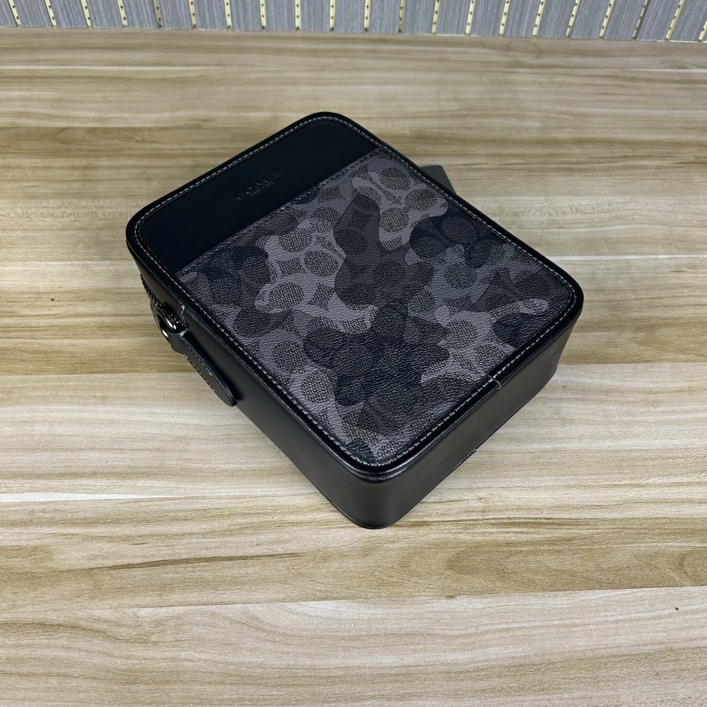 Coach 型号CA074【新款】COAC/蔻奥莱男包 标志SULLIVAN斜挎包