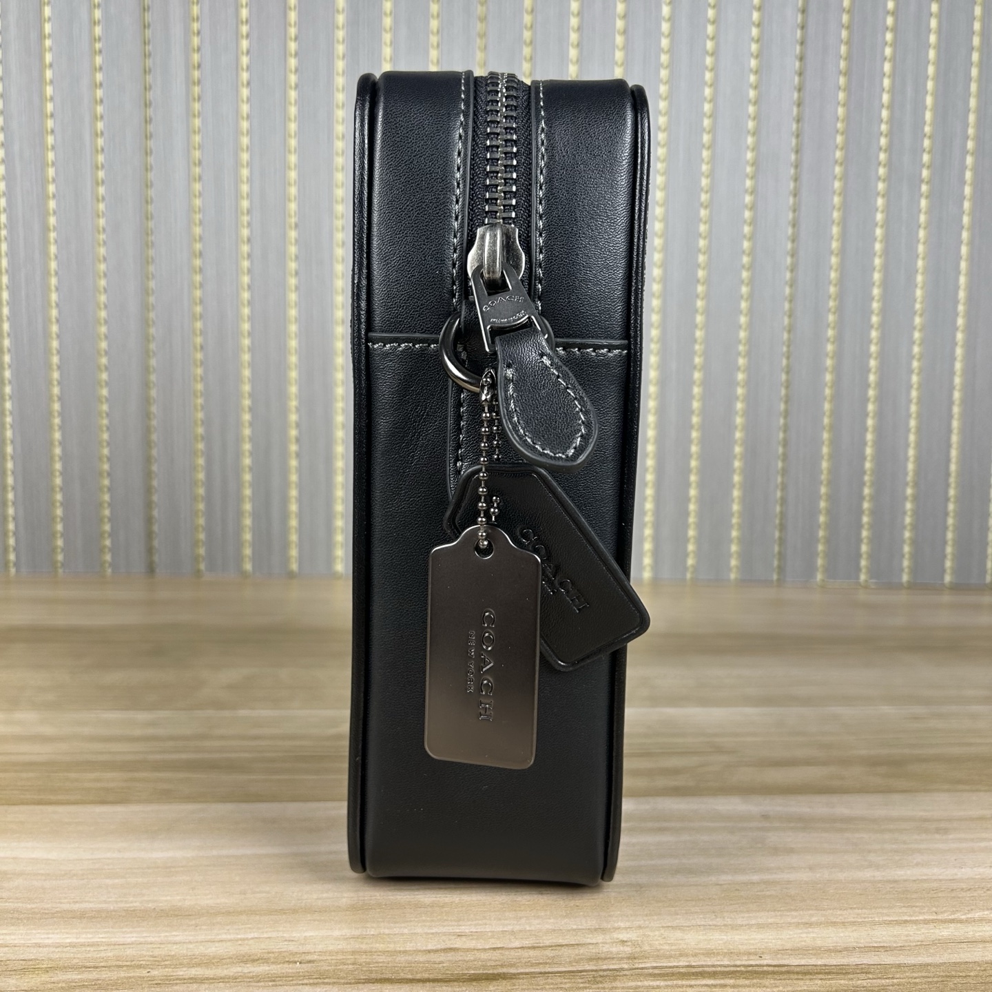 Coach 型号CA074【新款】COAC/蔻奥莱男包 标志SULLIVAN斜挎包