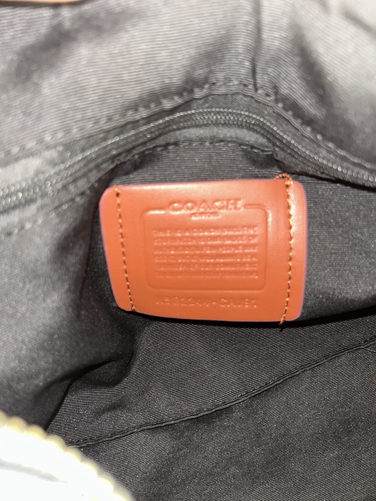 Coach CAJ91 C家新款男士流浪包 斜挂包 空间大能收纳各种用品 小红书 热度超高 肩带可以长短调节 整体轻便且实用