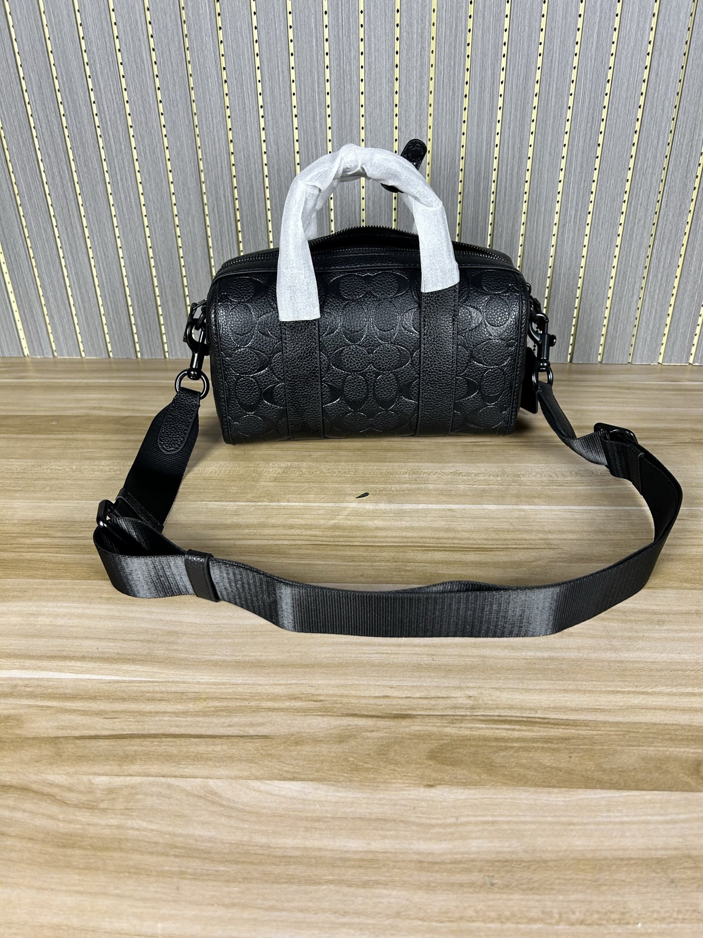 Coach 新款CZ497 标志帆布纹GOTHAM 24号行李包～lv24号平替枕头包 男女通用款