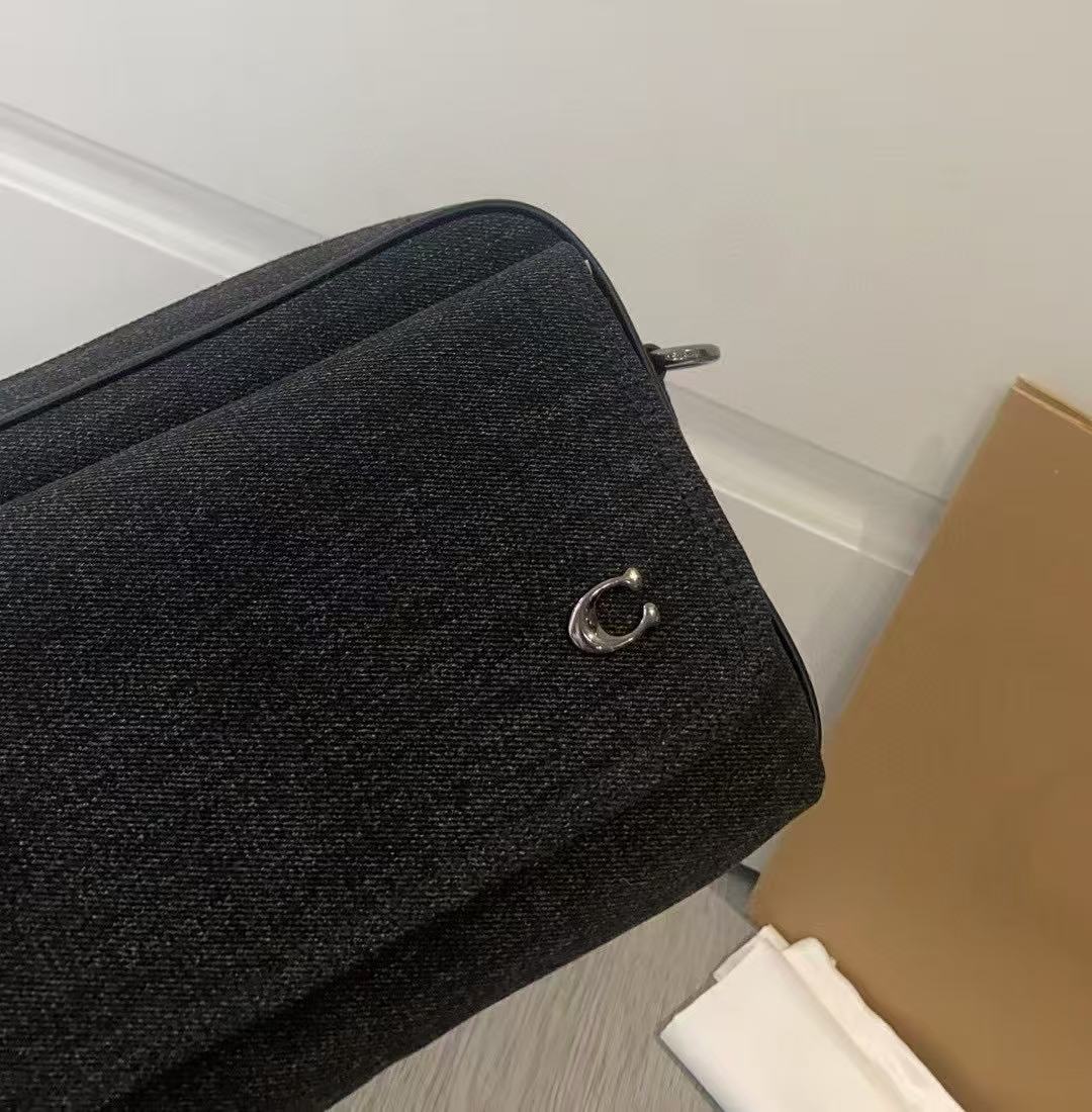 Coach Coach 5月新品 CAK24 charter大号24Charter系列 利落的线条简洁方正的轮廓