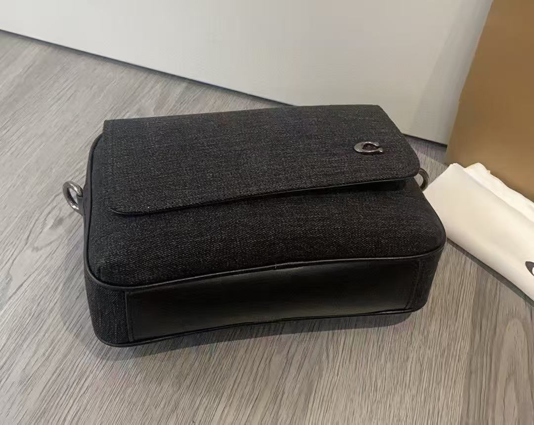 Coach Coach 5月新品 CAK24 charter大号24Charter系列 利落的线条简洁方正的轮廓