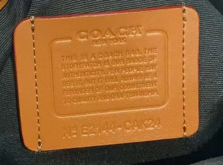 Coach Coach 5月新品 CAK24 charter大号24Charter系列 利落的线条简洁方正的轮廓