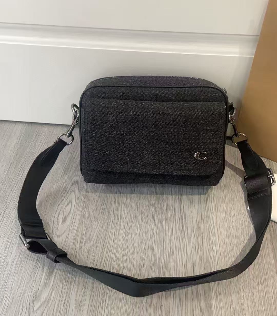 Coach Coach 5月新品 CAK24 charter大号24Charter系列 利落的线条简洁方正的轮廓