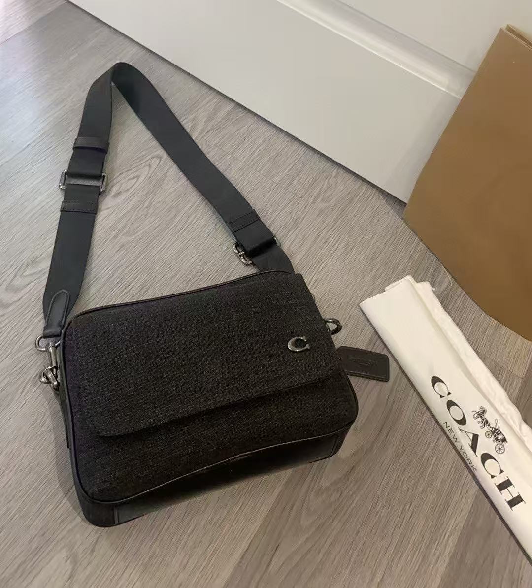Coach Coach 5月新品 CAK24 charter大号24Charter系列 利落的线条简洁方正的轮廓