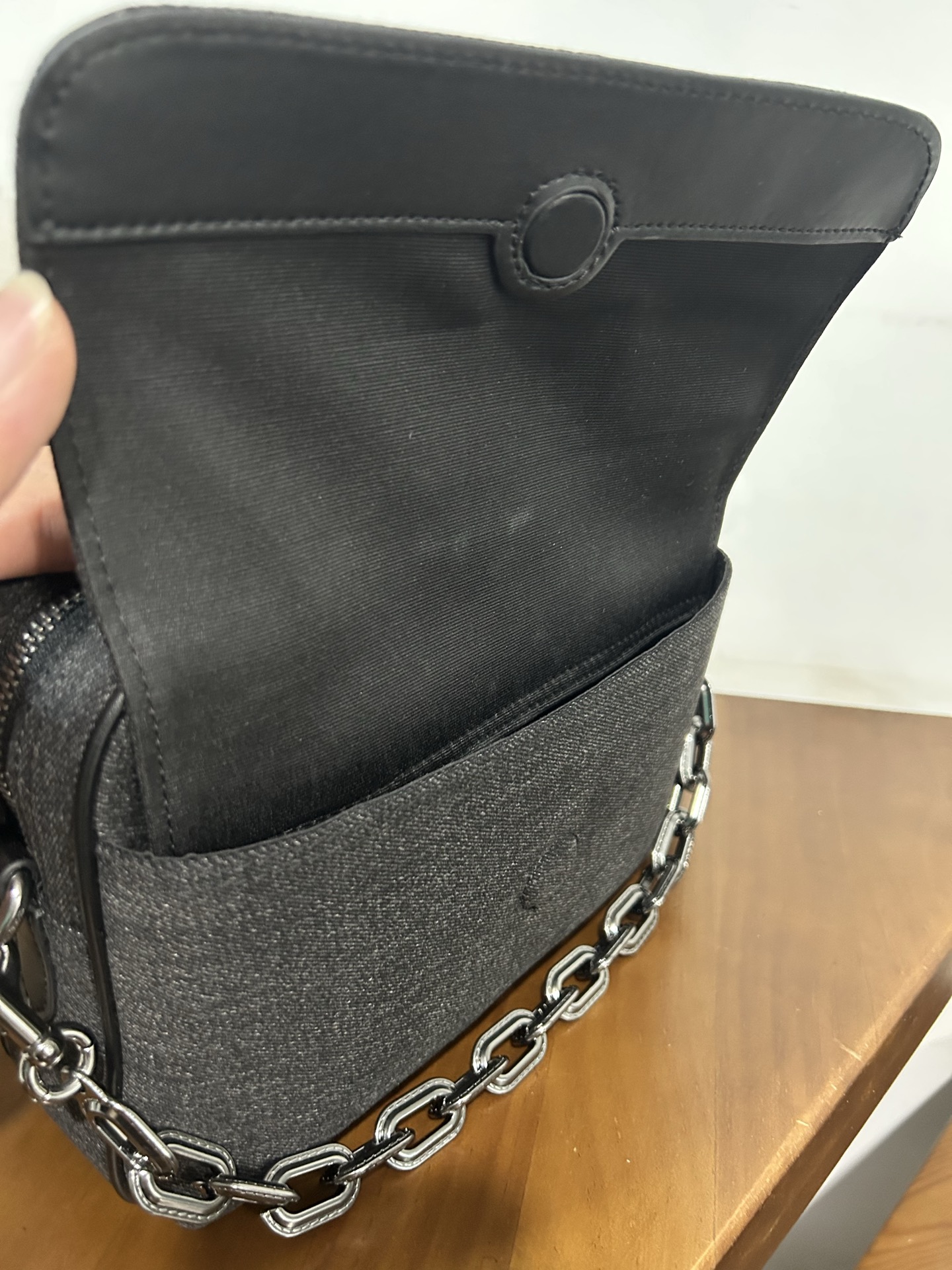 Coach 4月新款CCAK24 人造革配牛皮革 内置搭扣袋 拉链开合