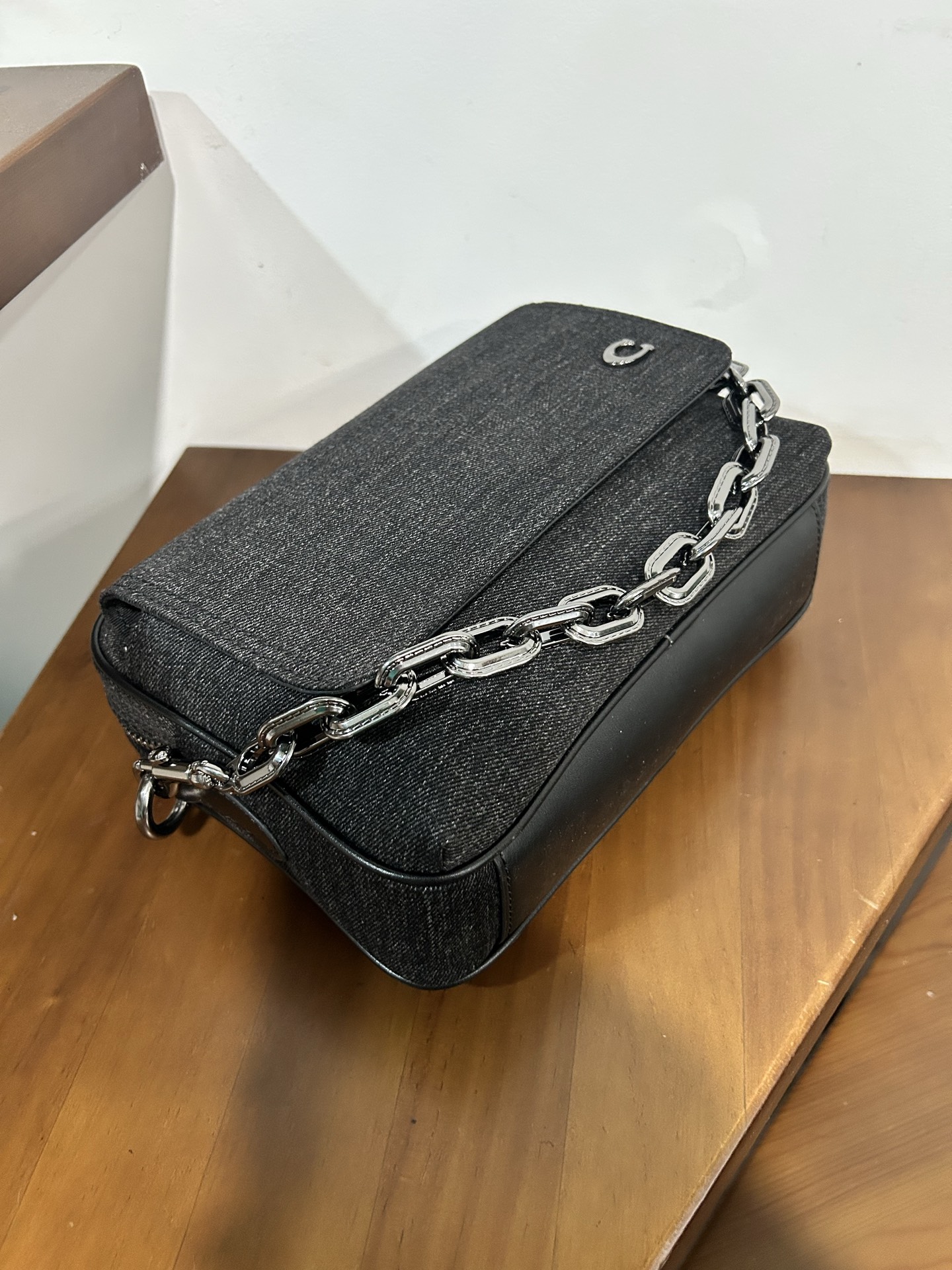 Coach 4月新款CCAK24 人造革配牛皮革 内置搭扣袋 拉链开合